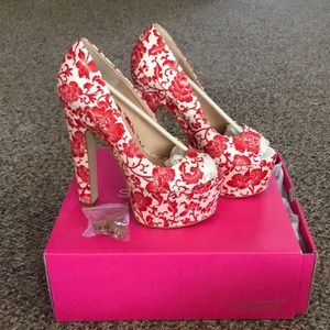 Red & White Floral Cloth Platform Pumps -Size 7